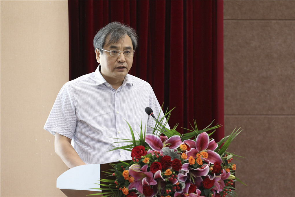 河南日报报业集团党委副书记、总经理张光辉致辞